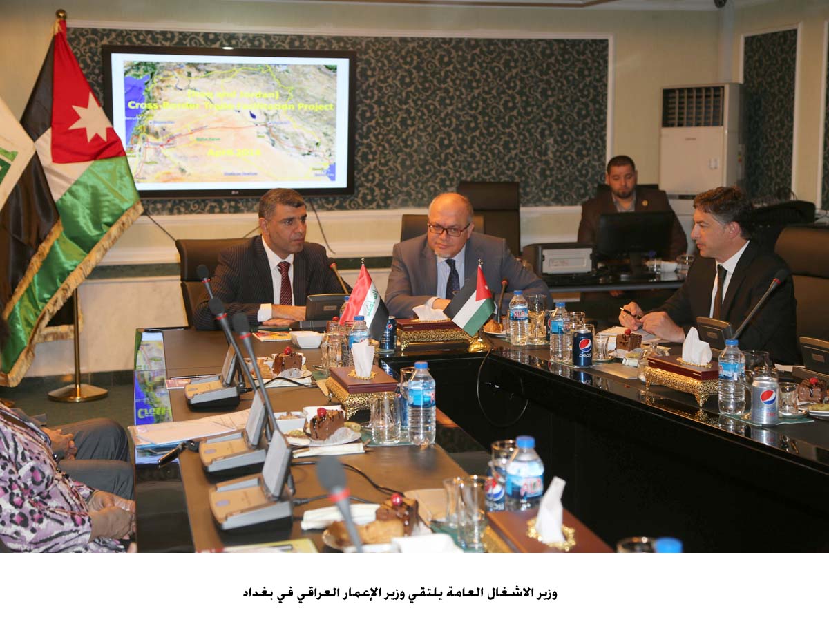 Public works minister discusses cooperation with Iraqi counterpart...correction