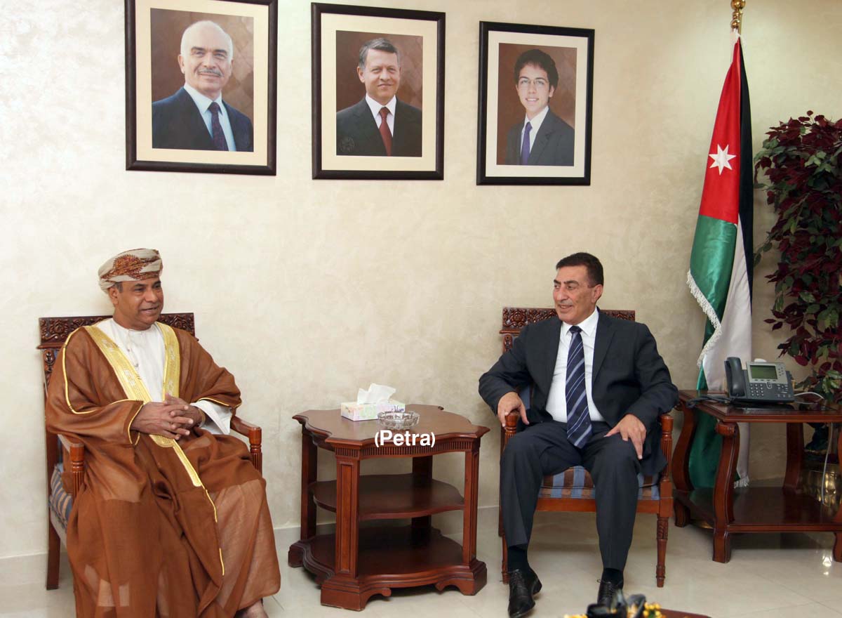 House speaker meets Omani, Indonesian ambassadors