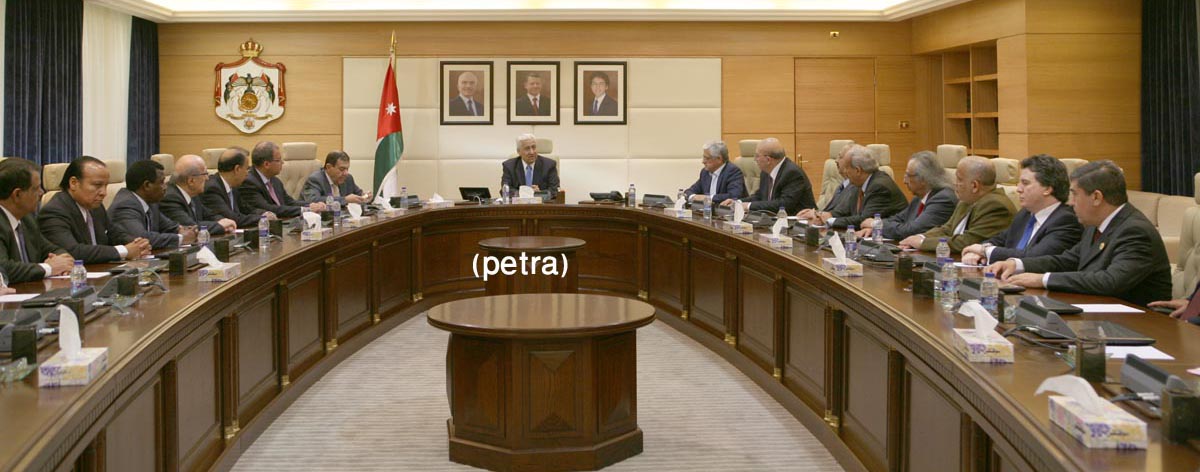 PM: Jordanian economy starts recovering