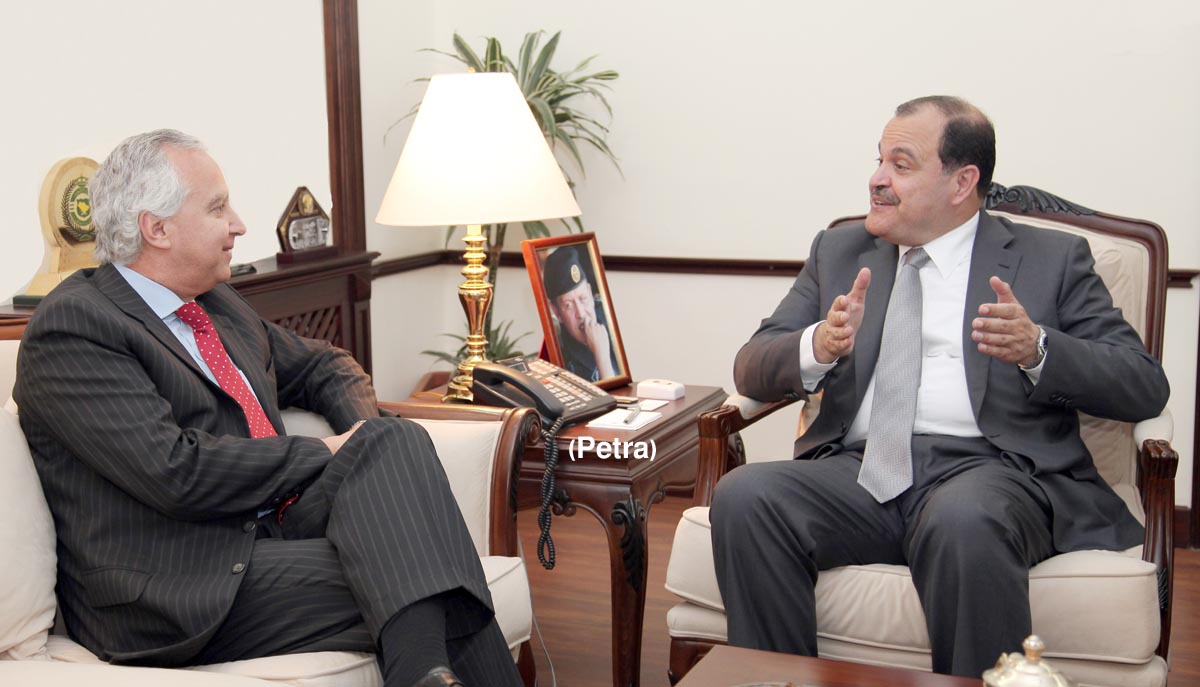 Interior minister meets Chilean envoy
