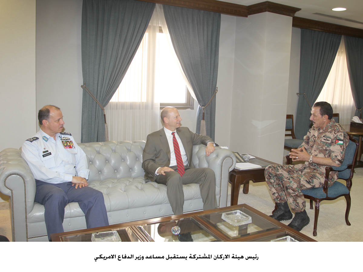 Army chief meets US military official