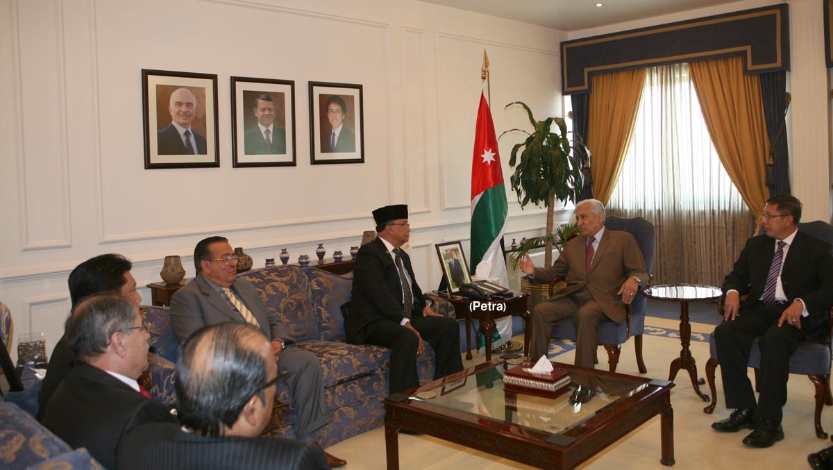 PM, Indonesian Senate president discuss ties