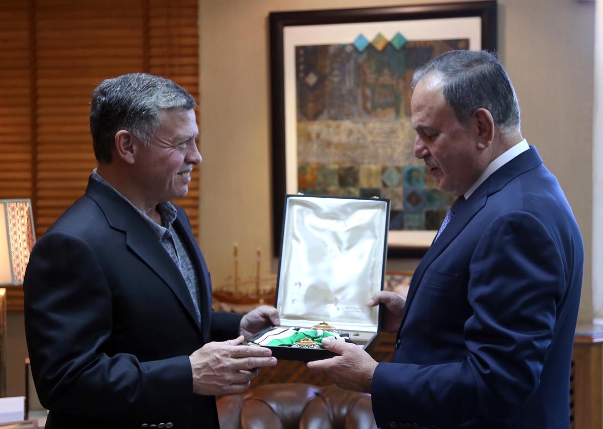 King bestows Al Nahda Medal on Director of Intelligence Department