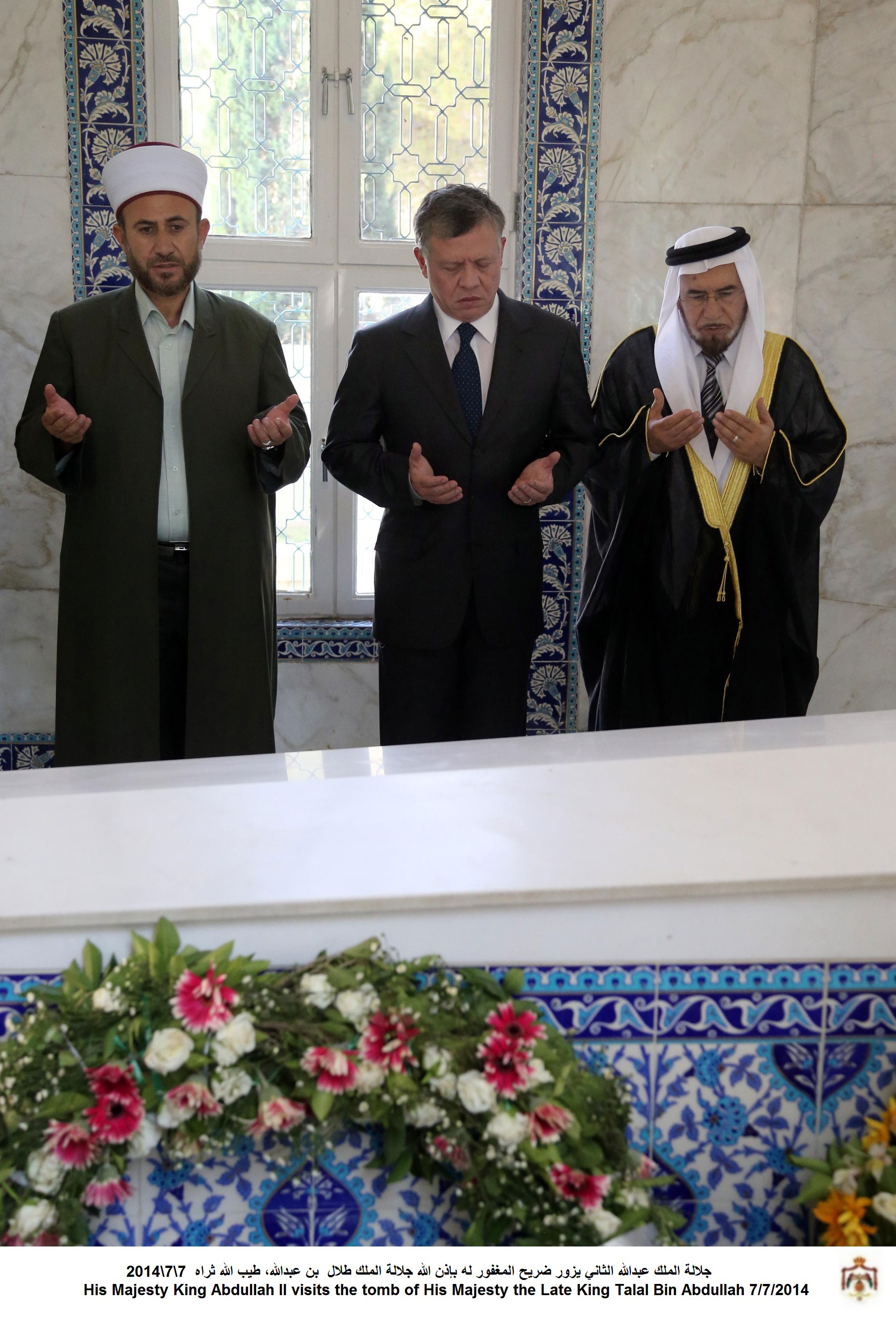 King visits tomb of late King Talal bin Abdullah