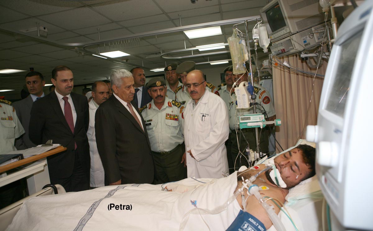 PM visits injured Gazans receiving treatment in Jordan