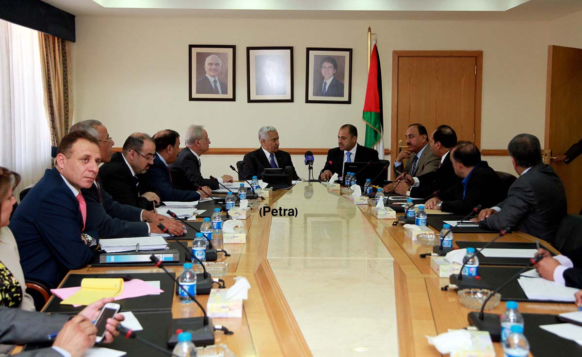 PM meets parliamentary economic and investment committee