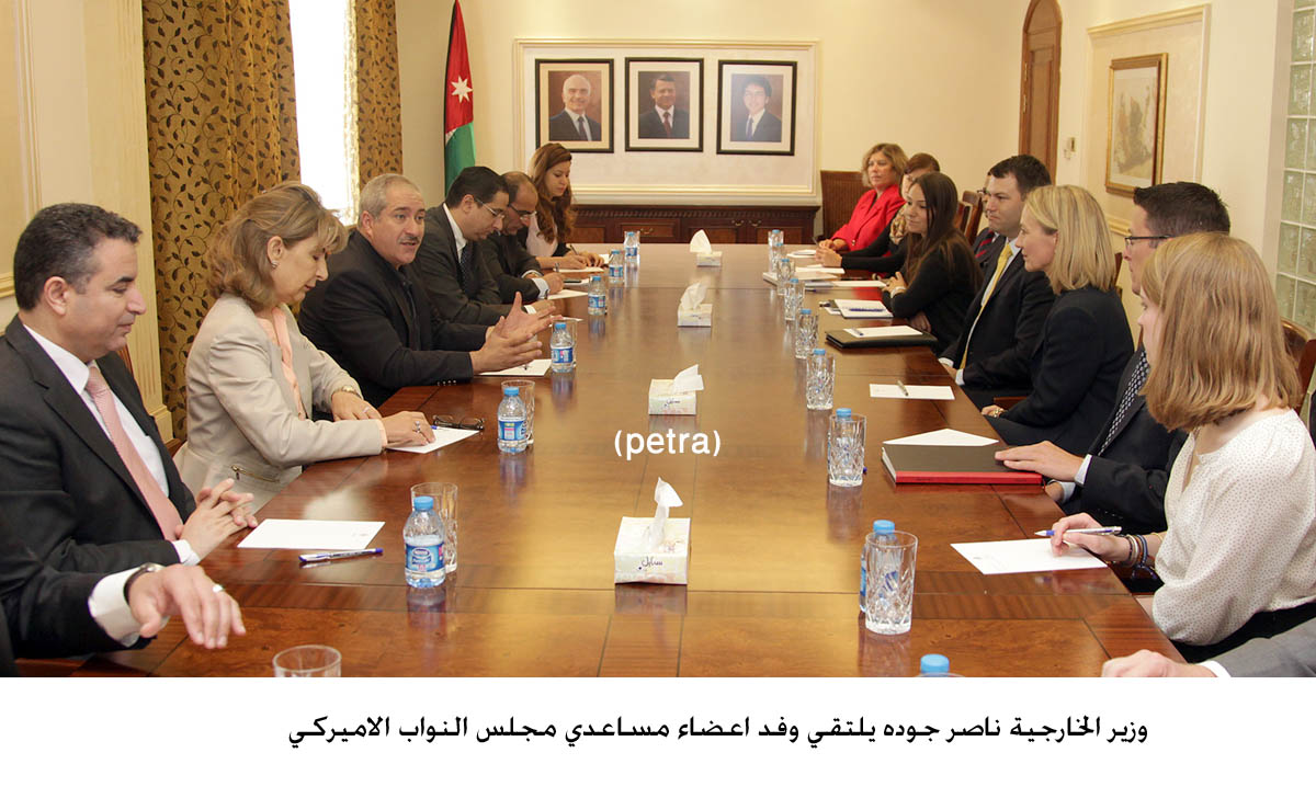 FM discusses with US Congressional aides ties, region