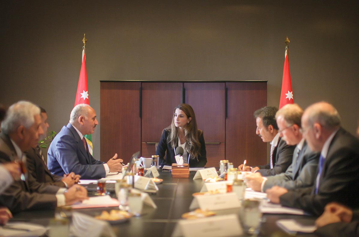 Queen discusses education challenges with minister