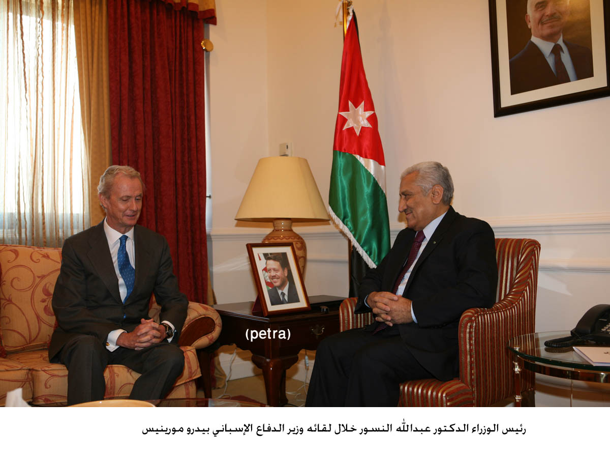 PM, Spanish defense minister discuss ties, region