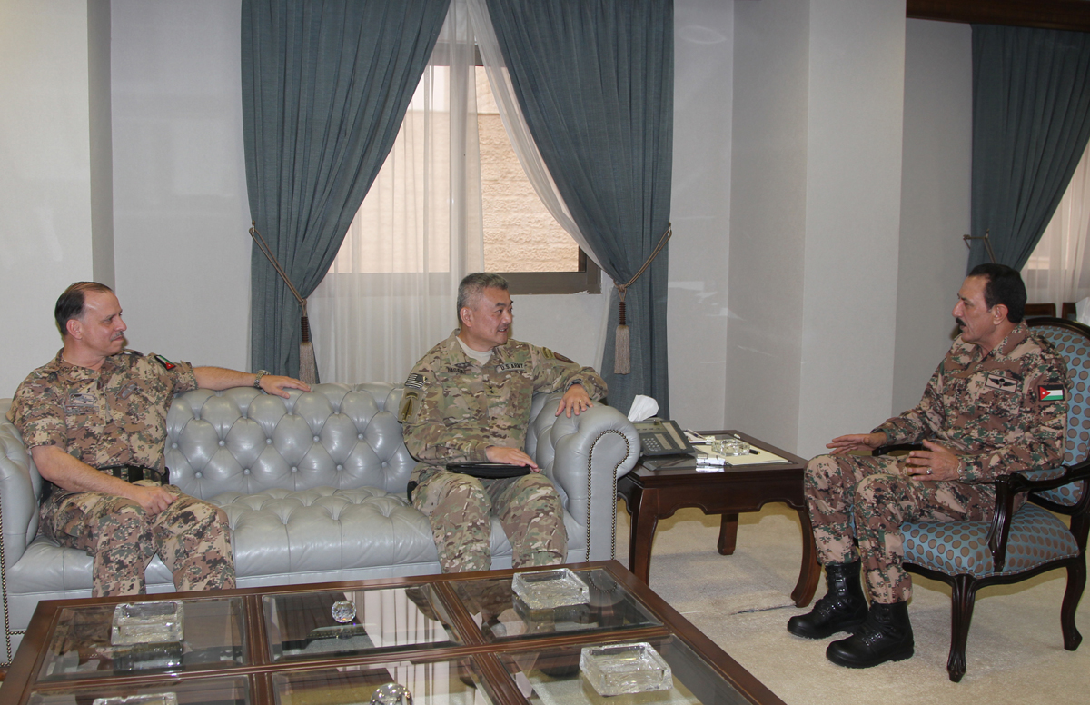 Army chief meets US military official