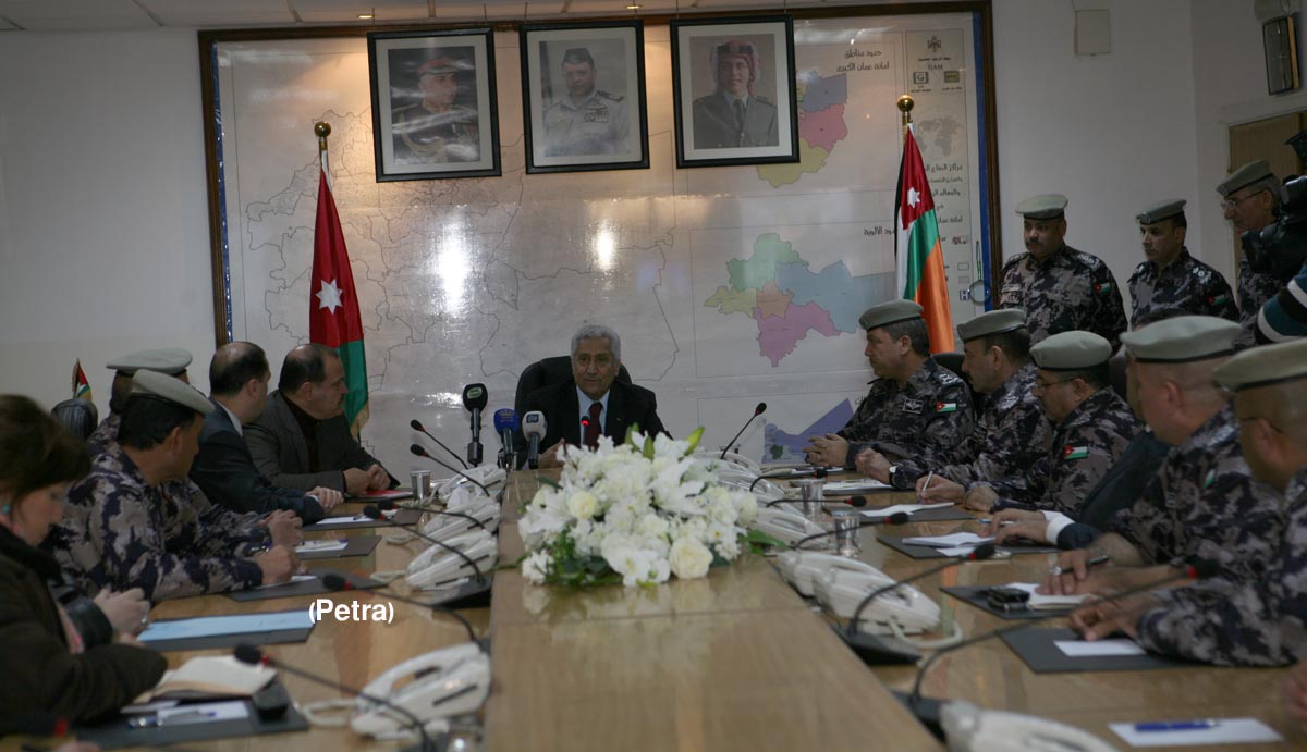 PM urges citizens not to venture out until tomorrow morning