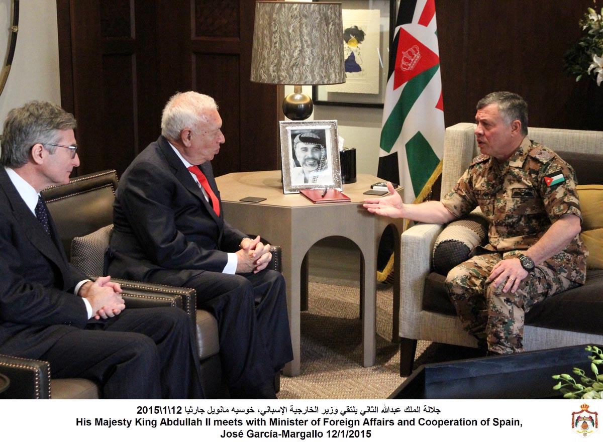 King receives Spanish foreign minister