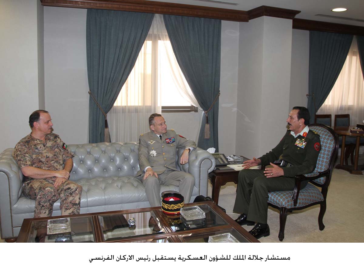 King's advisor meets French military official