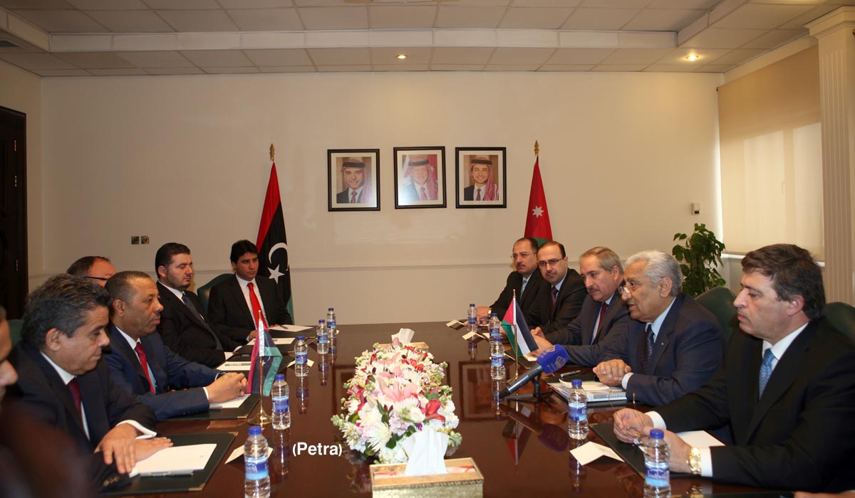 PM, Libyan counterpart discuss means to forge closer ties