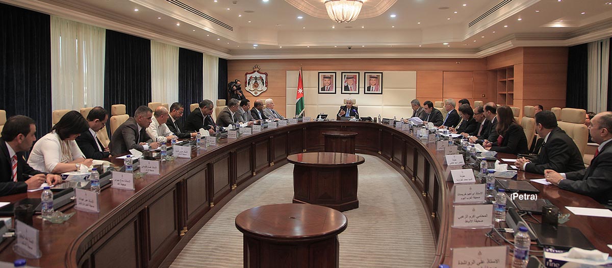 PM briefs Newspapers chief editors on economic situation