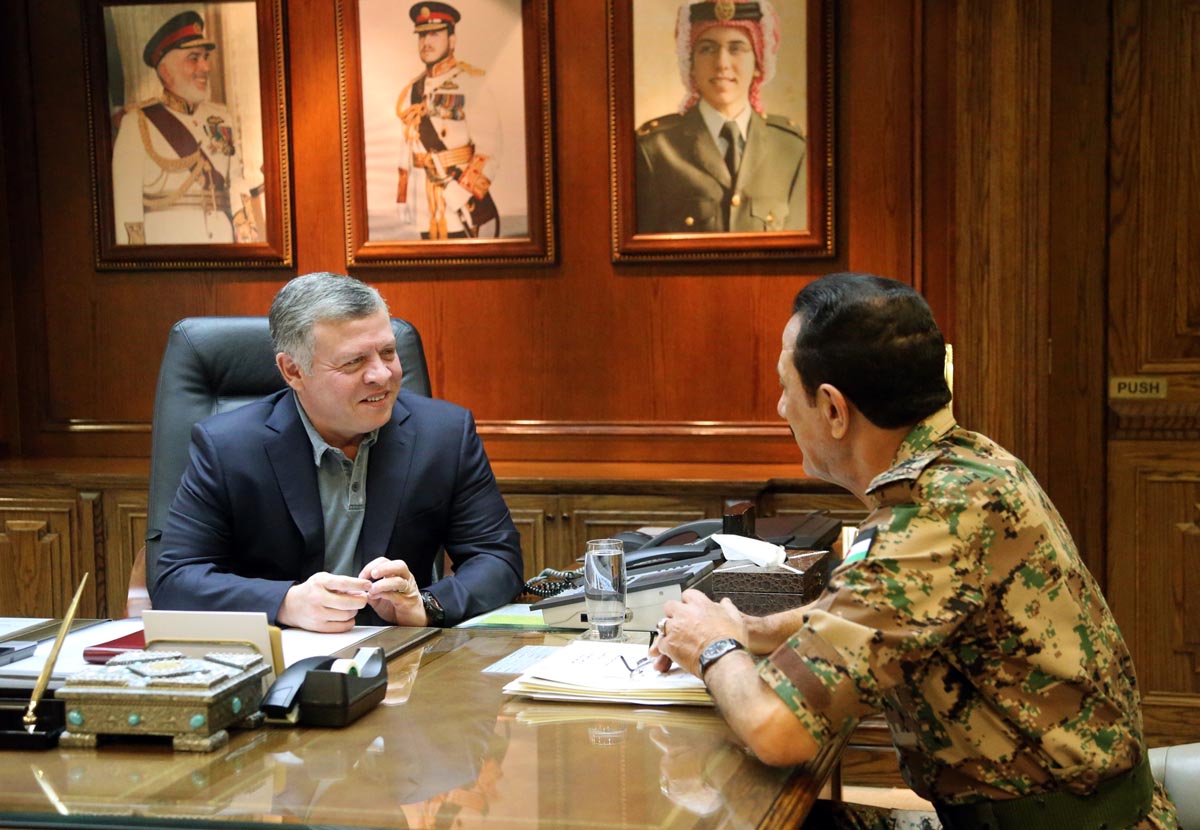 King visits General Headquarters of Armed Forces