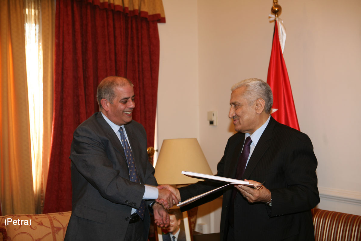 PM receives Gov’t report on recommendations of NCHR