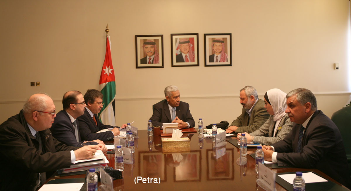 Gov't, MPs discuss issue of children of Jordanian women married to foreigners