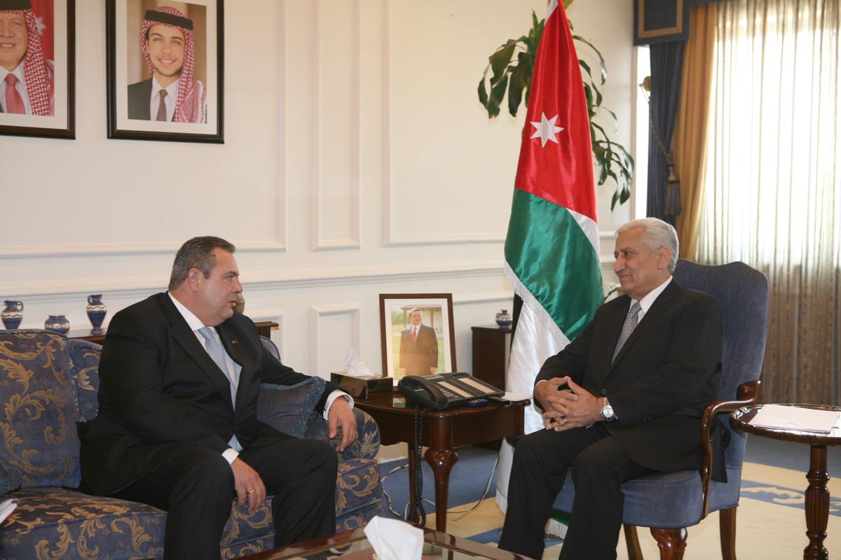 PM, Greek defence minister discuss ties, regional developments