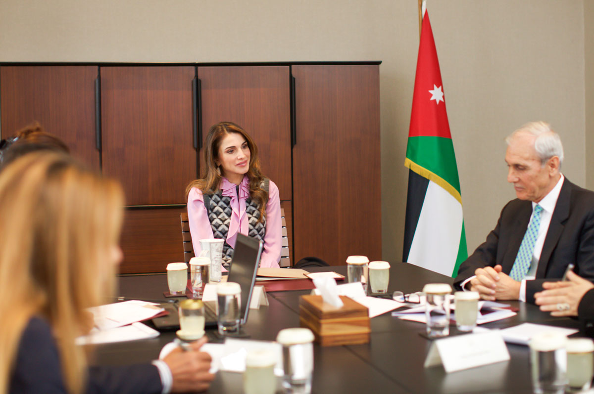 Queen Rania meets with QRAEE board members