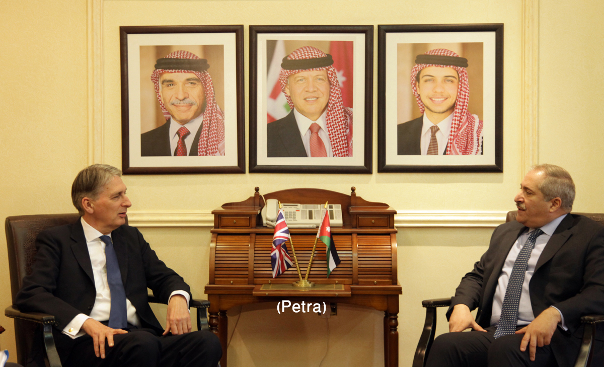 FM, British counterpart discuss Syrian refugees crisis