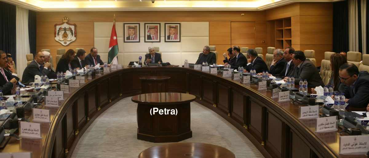 Pm meets editors in chief of daily newspapers, directors of official media