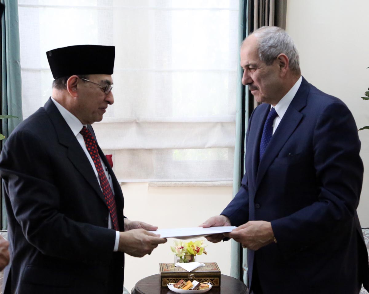Royal Court chief meets envoy of Indonesian president