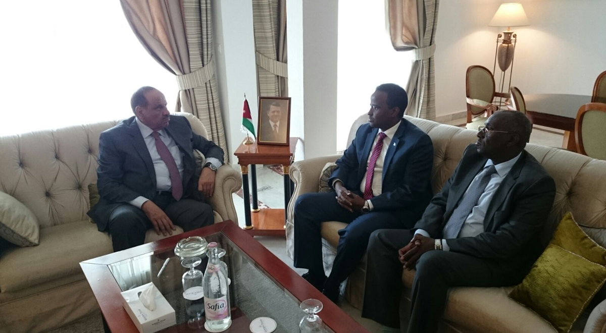 Interior minister discusses cooperation with Somali counterpart