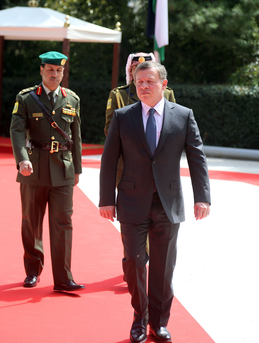 King accepts credentials of newly appointed envoys