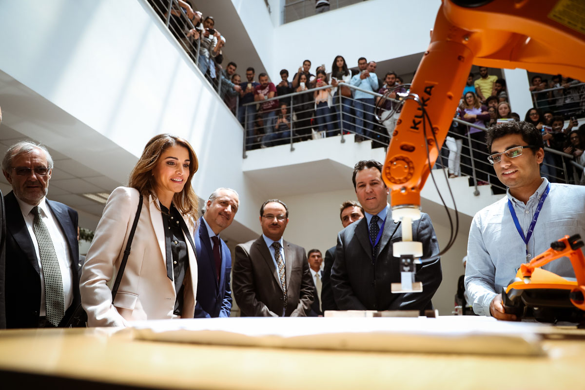 Queen Rania visits German Jordanian University