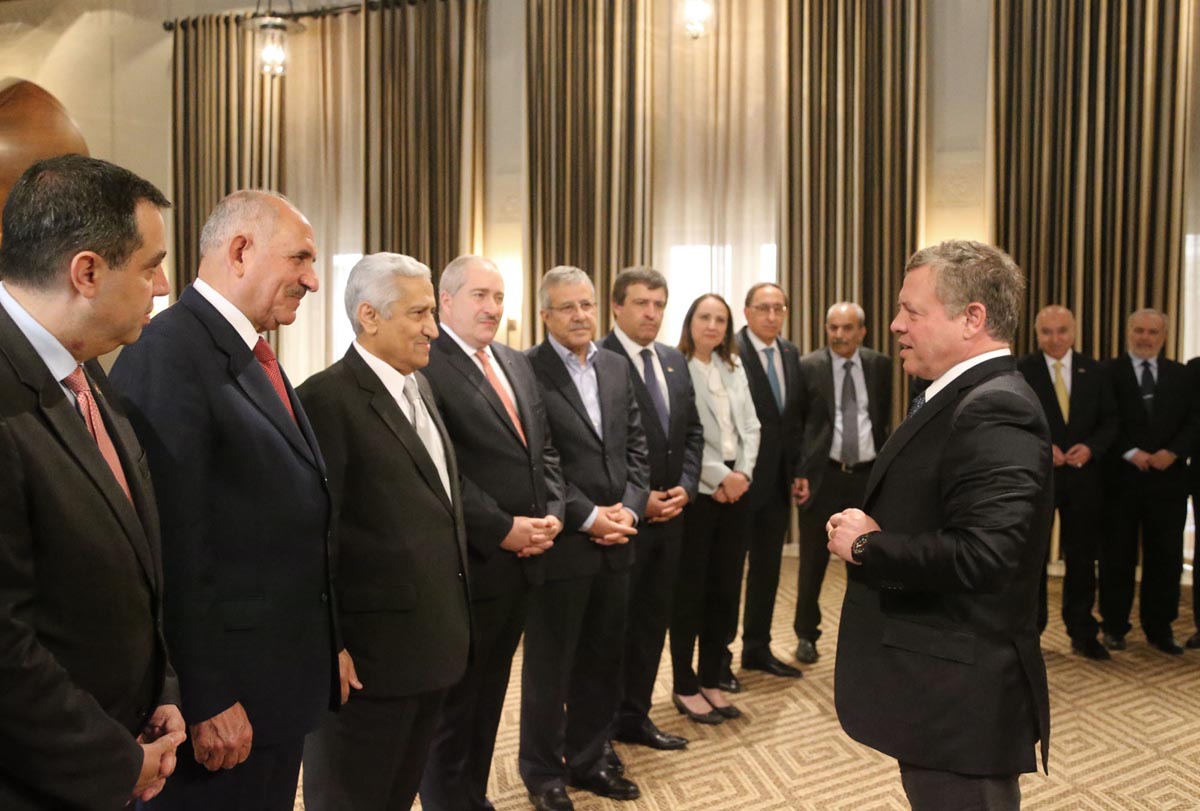 King receives outgoing PM, ministers