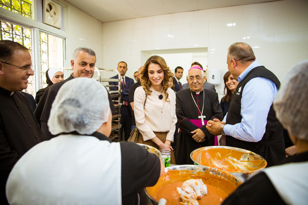 Queen Rania visits Caritas Jordan activities in Ramadan