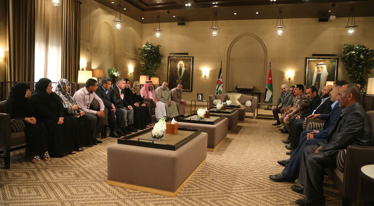King meets families of Jordan Armed Forces and security agencies' martyrs