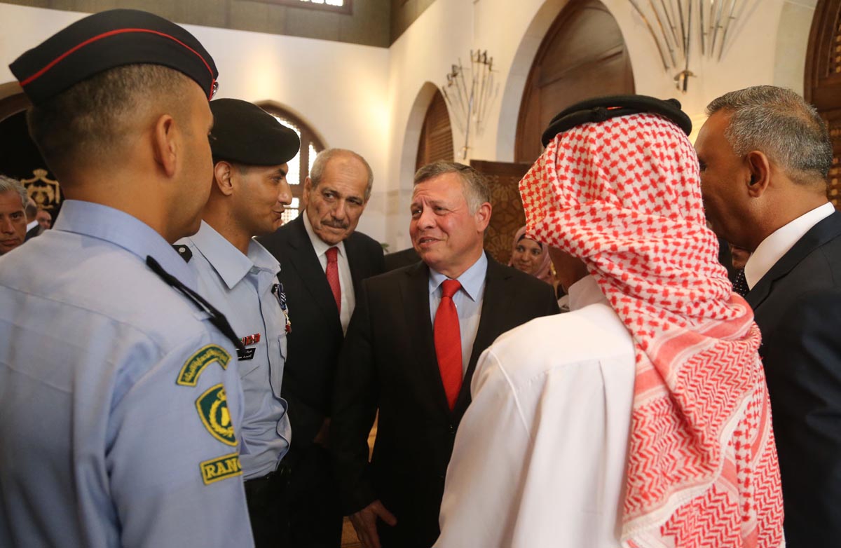 King decorates officers who arrested intelligence office attacker