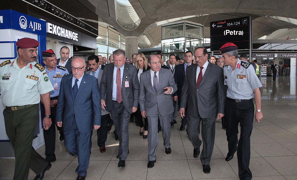 PM calls for facilitating procedures for passengers at QAIA