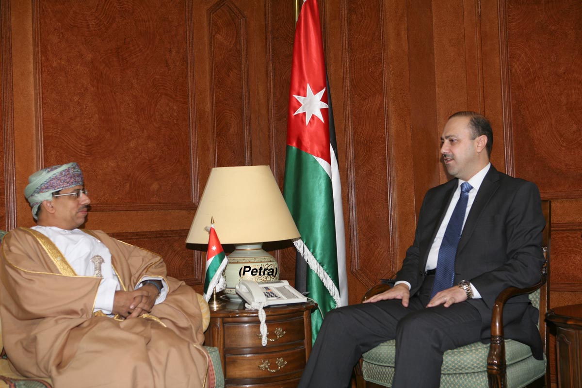 Momani, Omani information minister discuss media cooperation