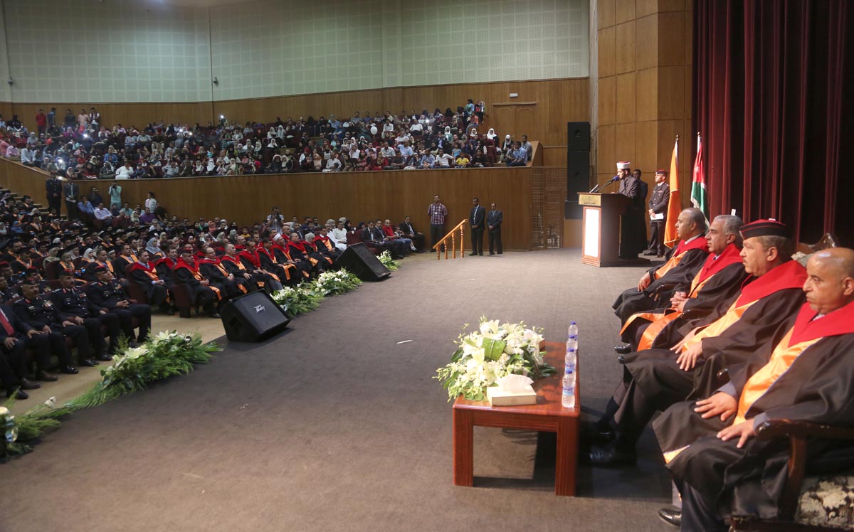 Deputizing for crown prince, CDD director attends graduation ceremony