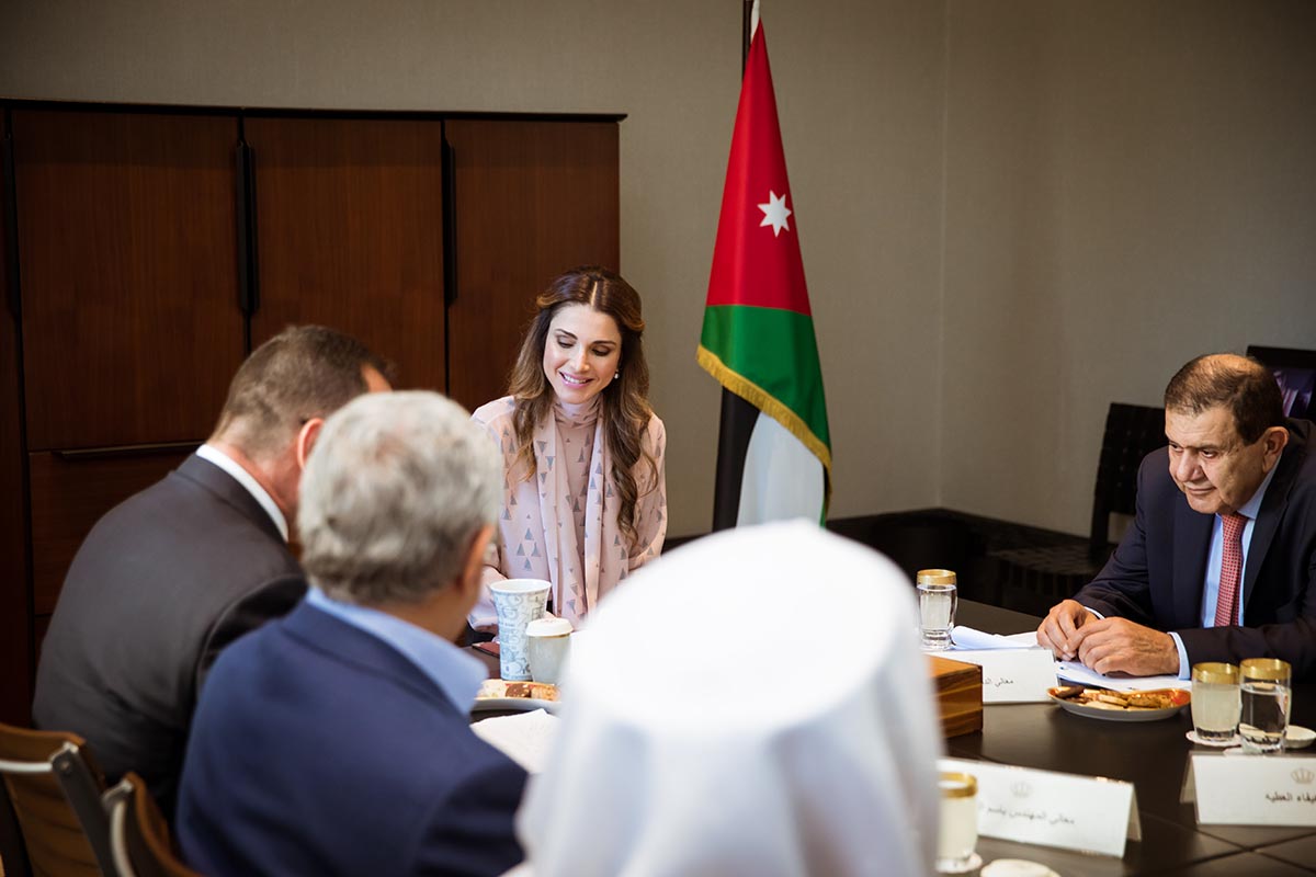 Queen chairs Al Aman Fund Board of Trustees meeting