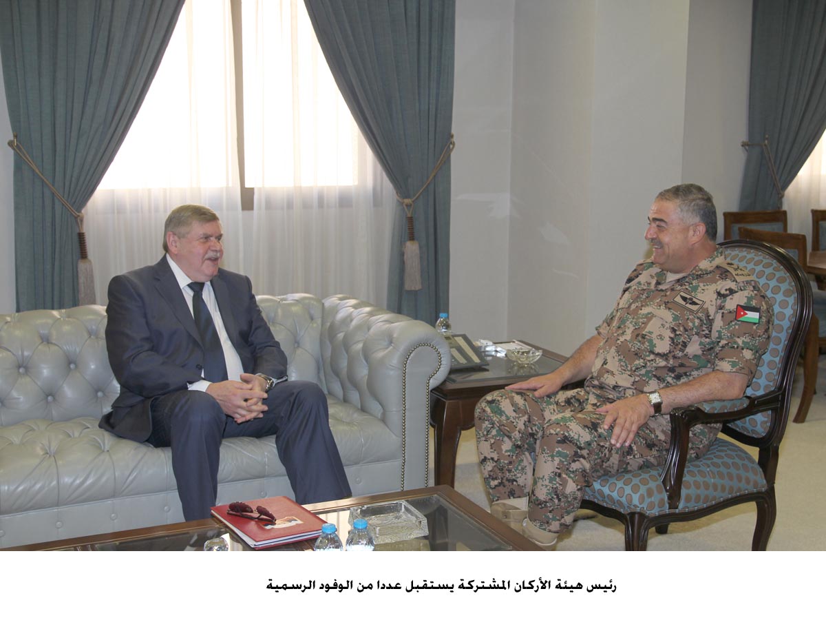 Army chief meets Russian, Pakistani envoys