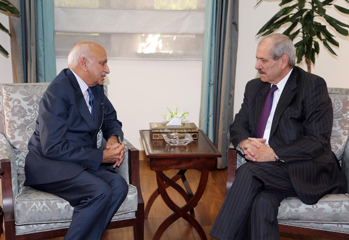 Royal Court chief, Indian minister discuss ties, region