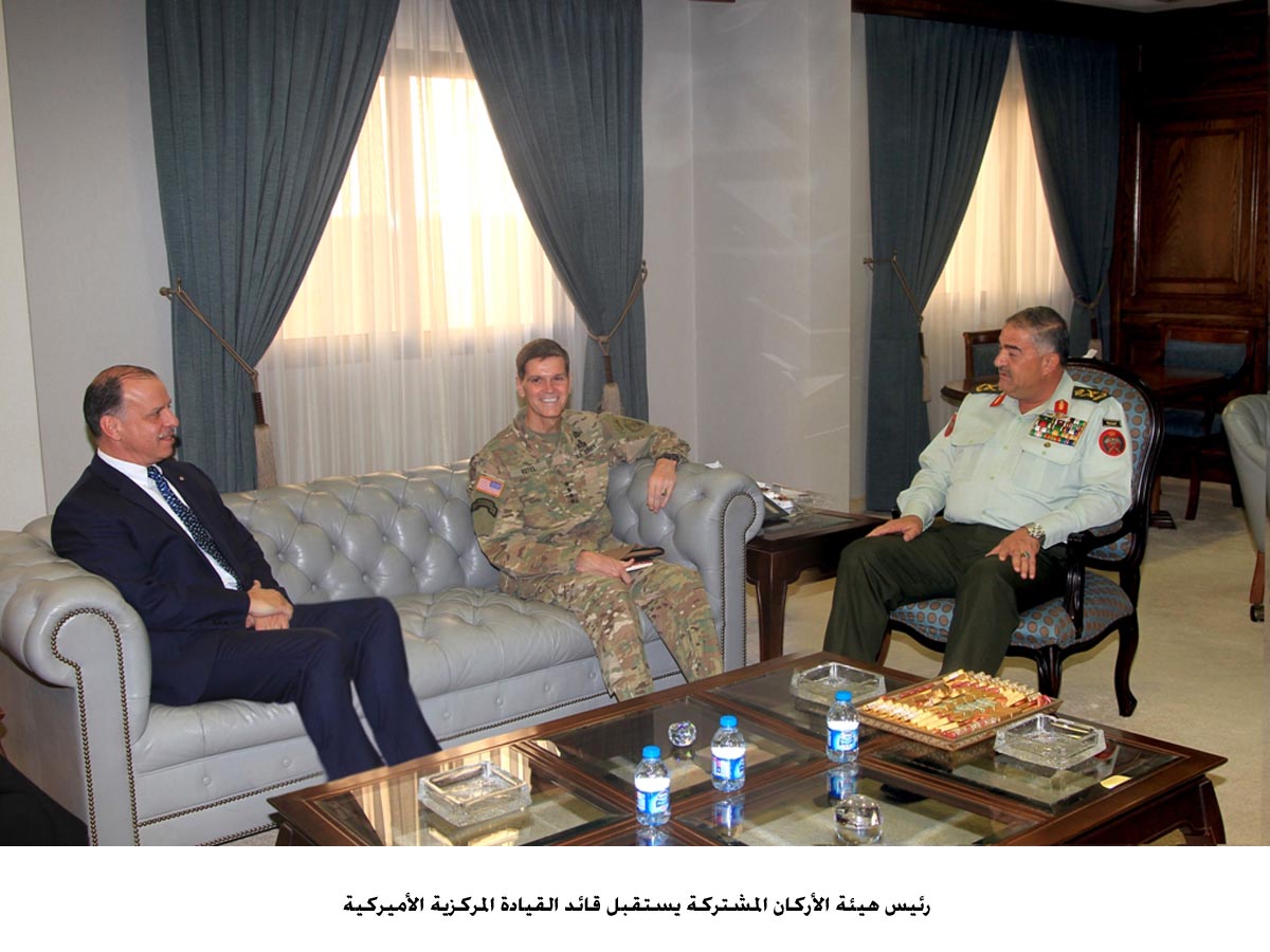 Army chief meets US military official