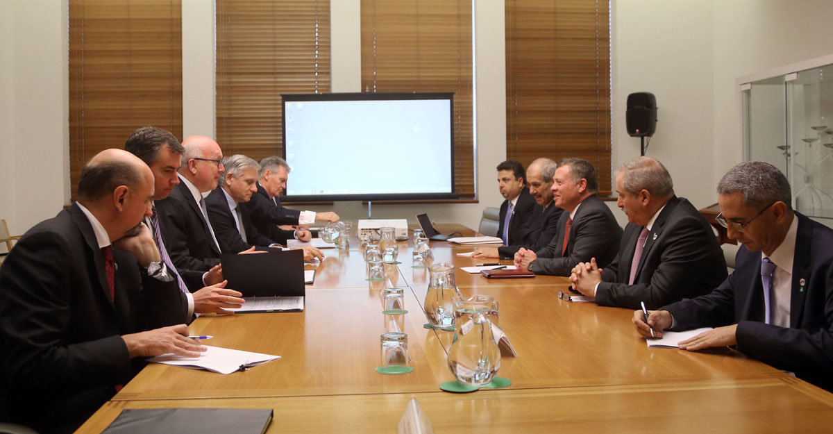 King meets Australian officials, specialists