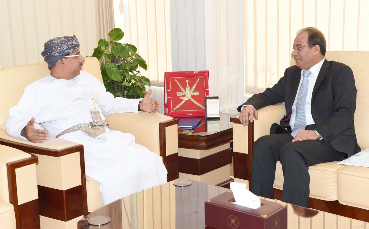 Omani Minister of Information receives Petra Director