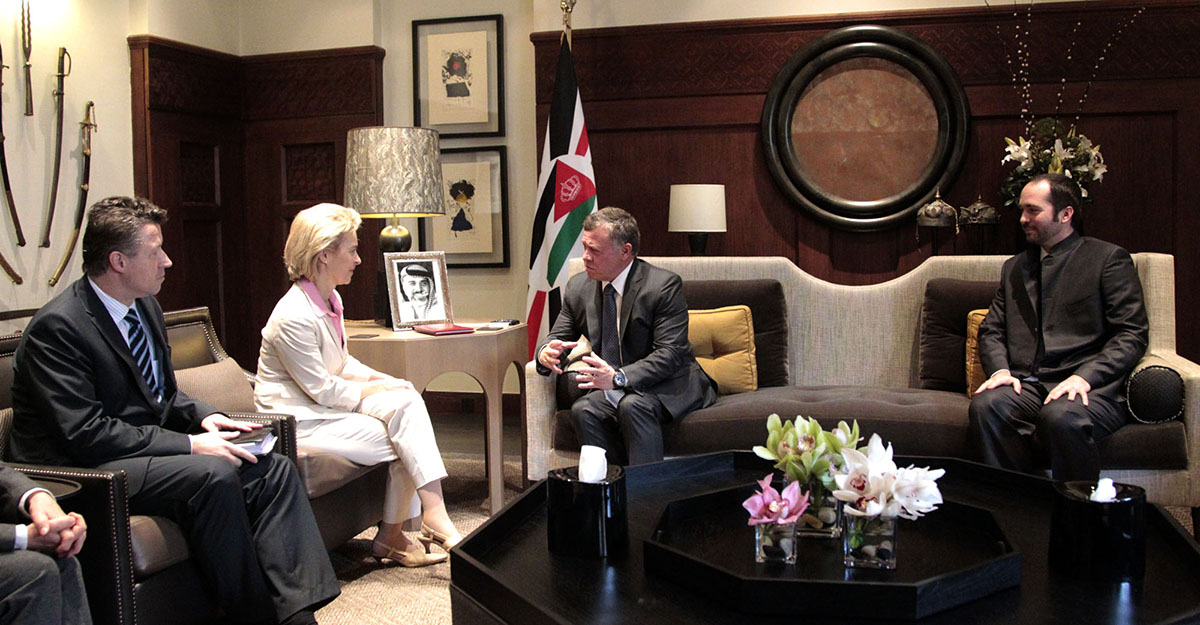 King receives German defence minister