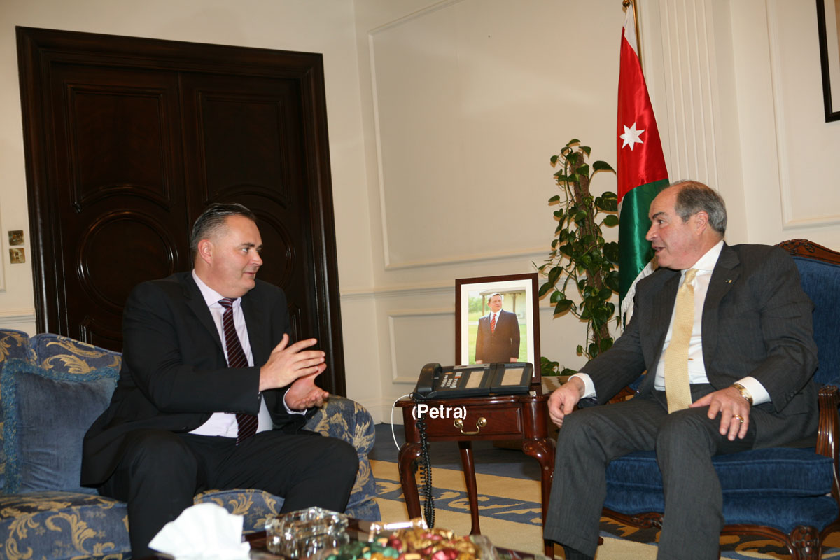 PM, Austrian defense minister discuss ties, refugees