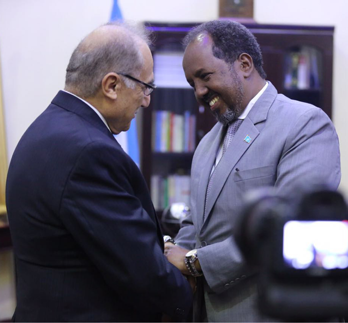 Anani conveys King's invitation to Somali president to attend Arab Summit