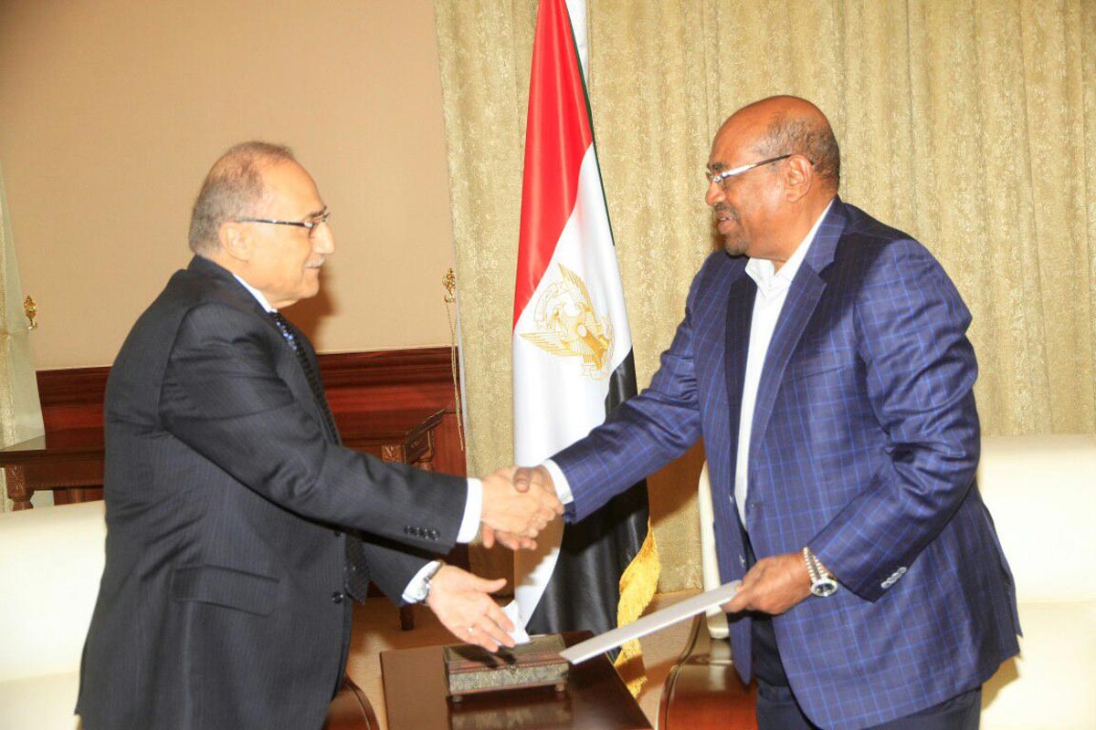 Anani conveys King's invitation to Sudanese president to attend Arab summit