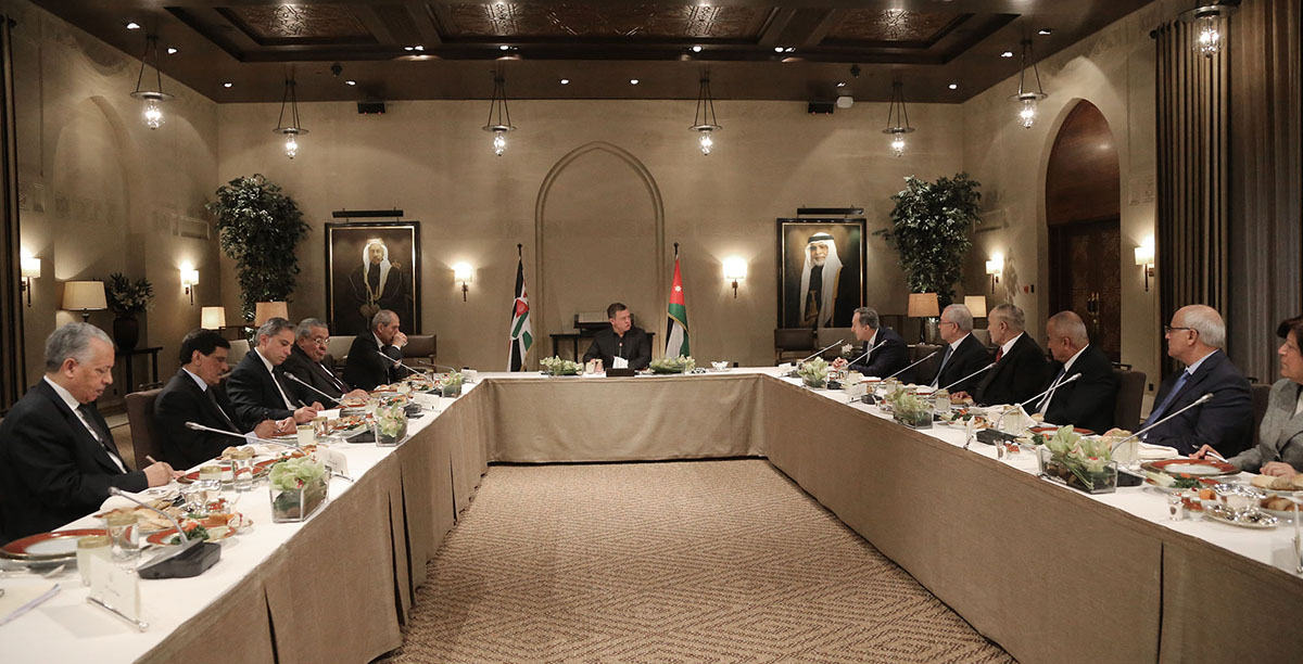 King meets with former prime ministers, political figures
