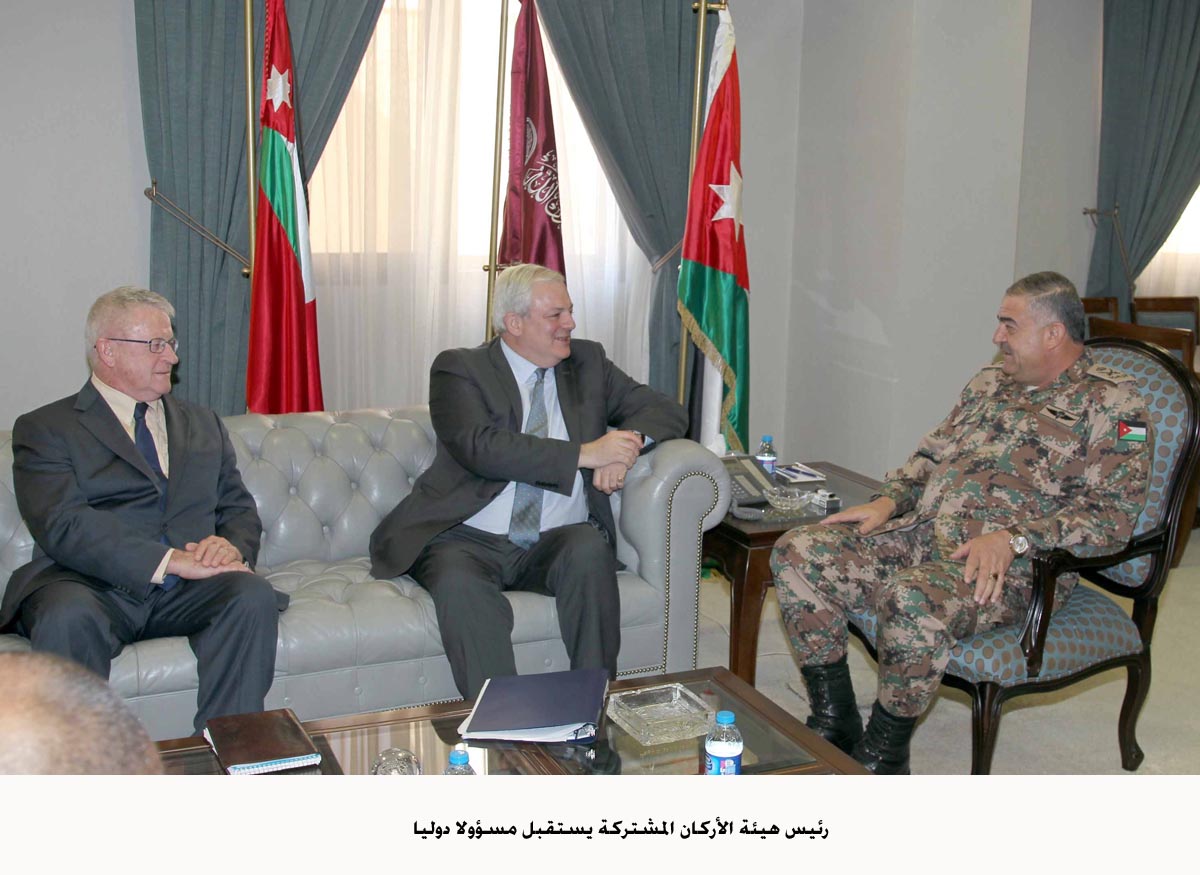 Army chief meets international official