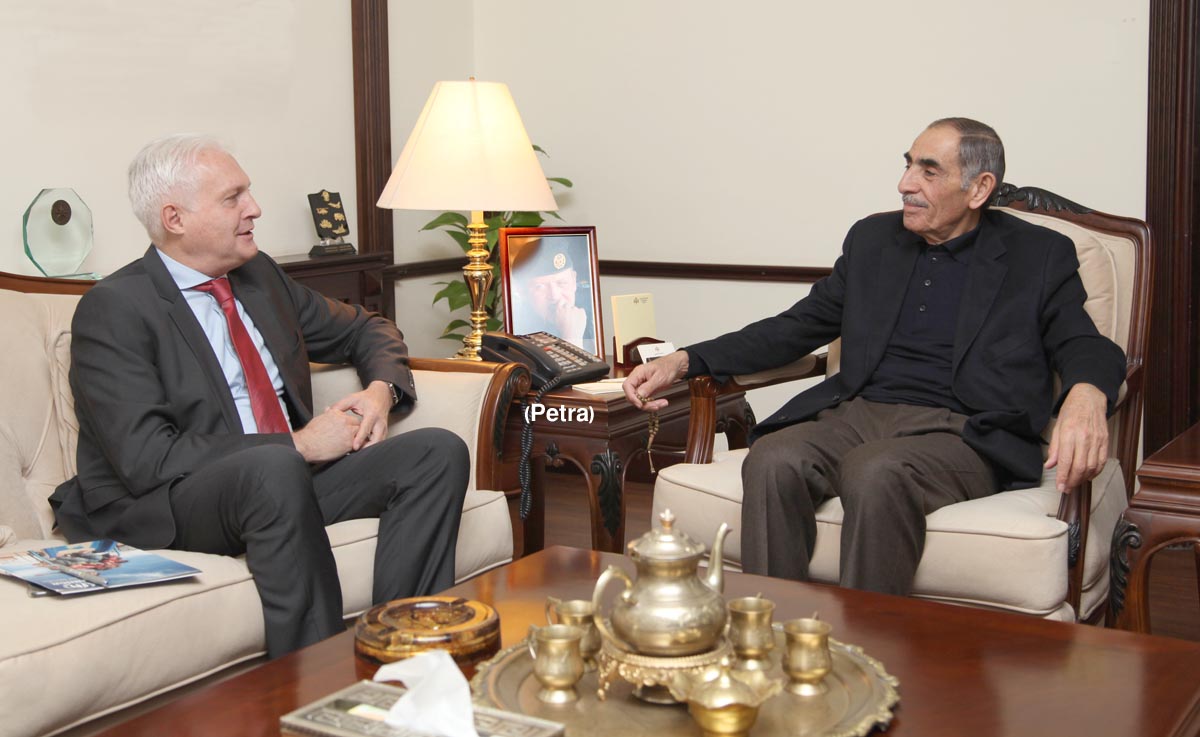 Interior Minister, UNHCR official discuss Syrian refugee crisis